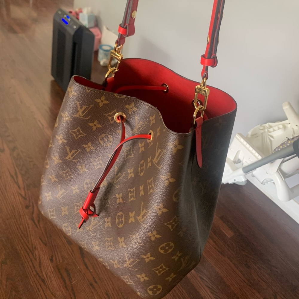 Authentic Louis Vuitton Neonoe